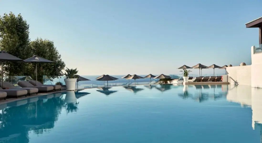 Basen w hotelu Esperos Blue Village