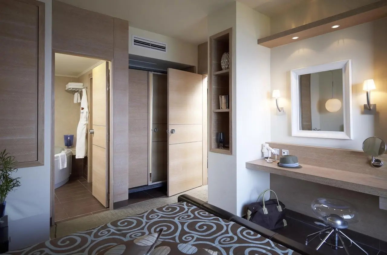 Esperos Palace — ESPEROS PALACE