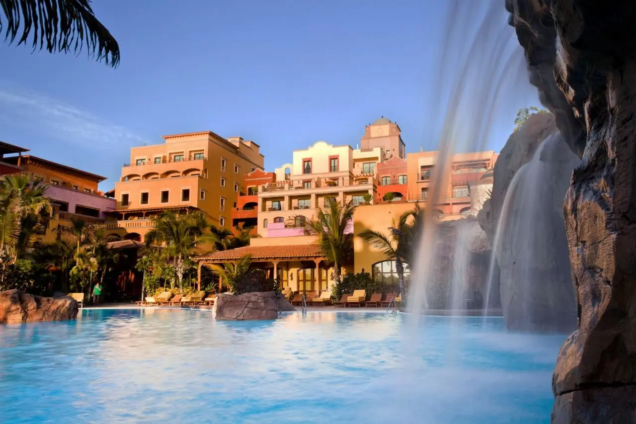 Europe Villa Cortes — EUROPE VILLA CORTES