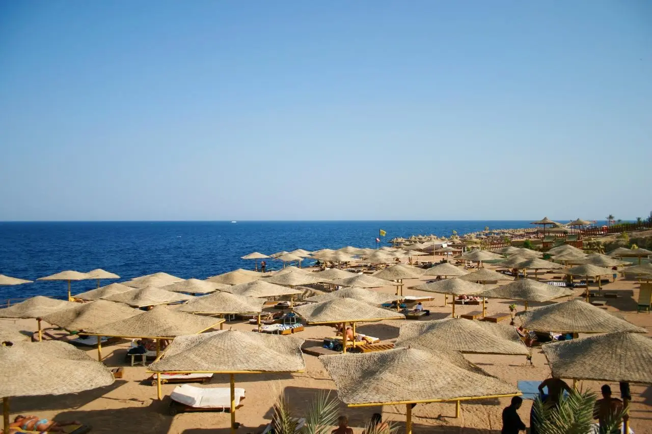 Plaża przy hotelu Falcon Hills