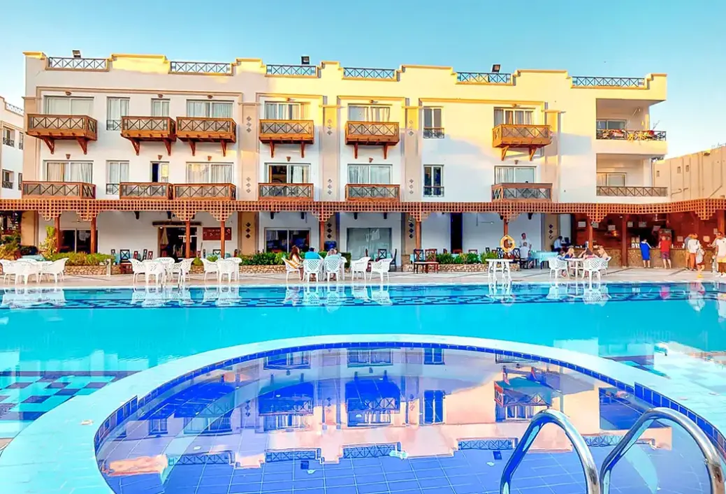 Basen w hotelu Falcon Naama Star