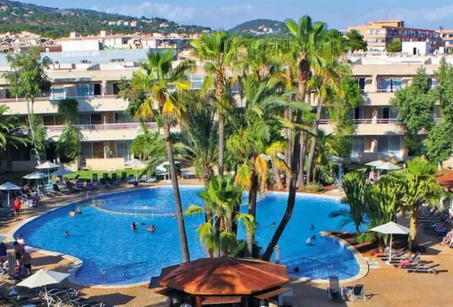 Basen w hotelu Fergus Club Palmanova Park