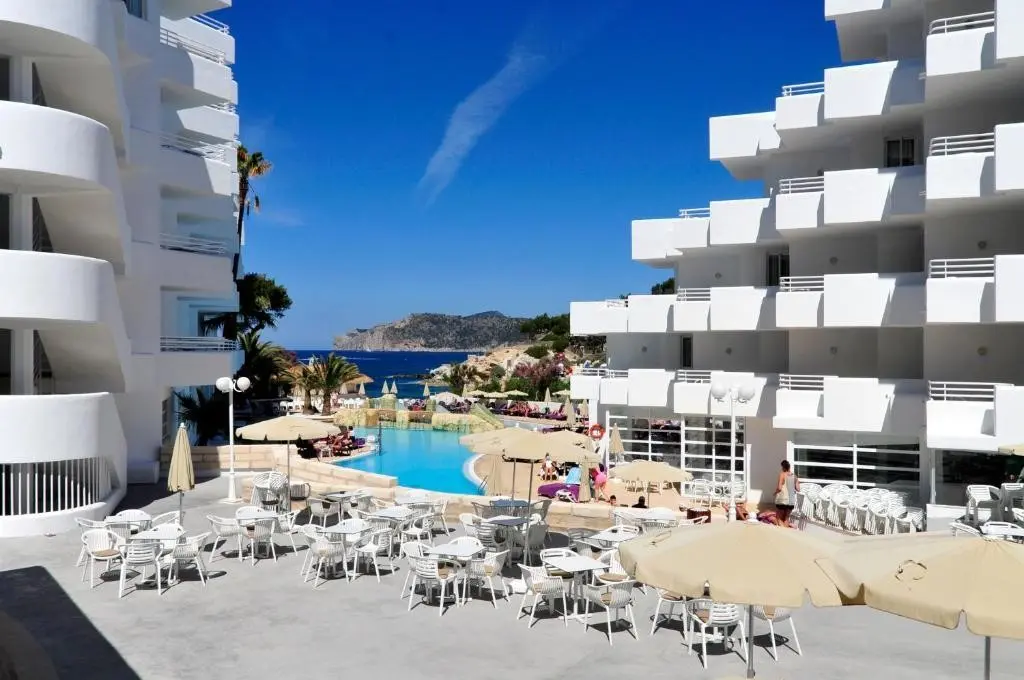 Fergus Style Cala Blanca Suites — FERGUS STYLE CALA BLANCA SUITES