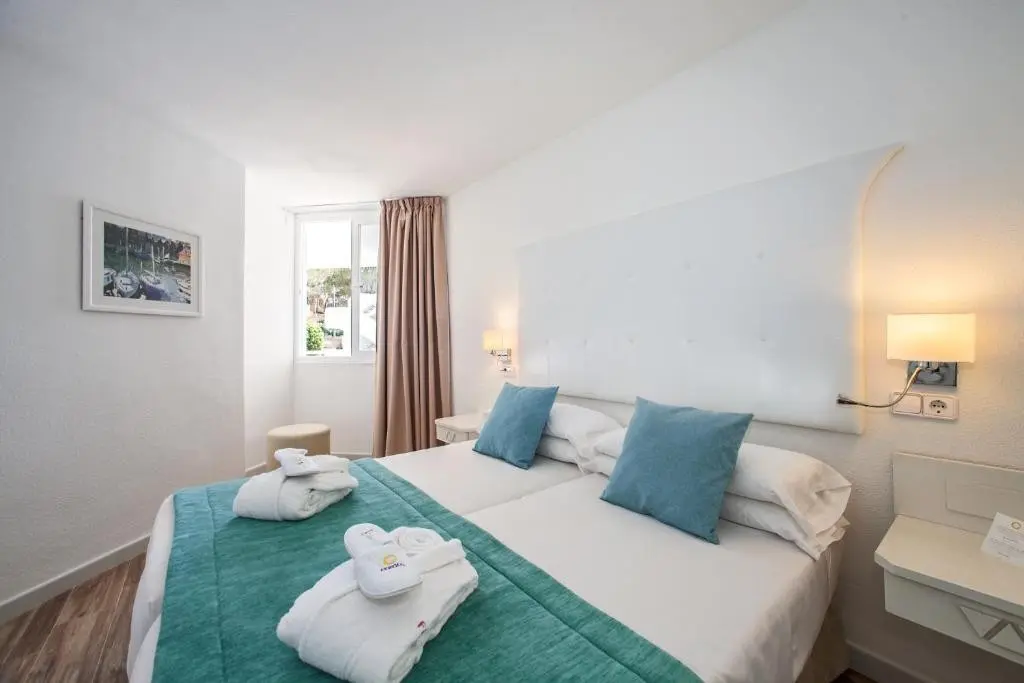 Fergus Style Cala Blanca Suites — FERGUS STYLE CALA BLANCA SUITES