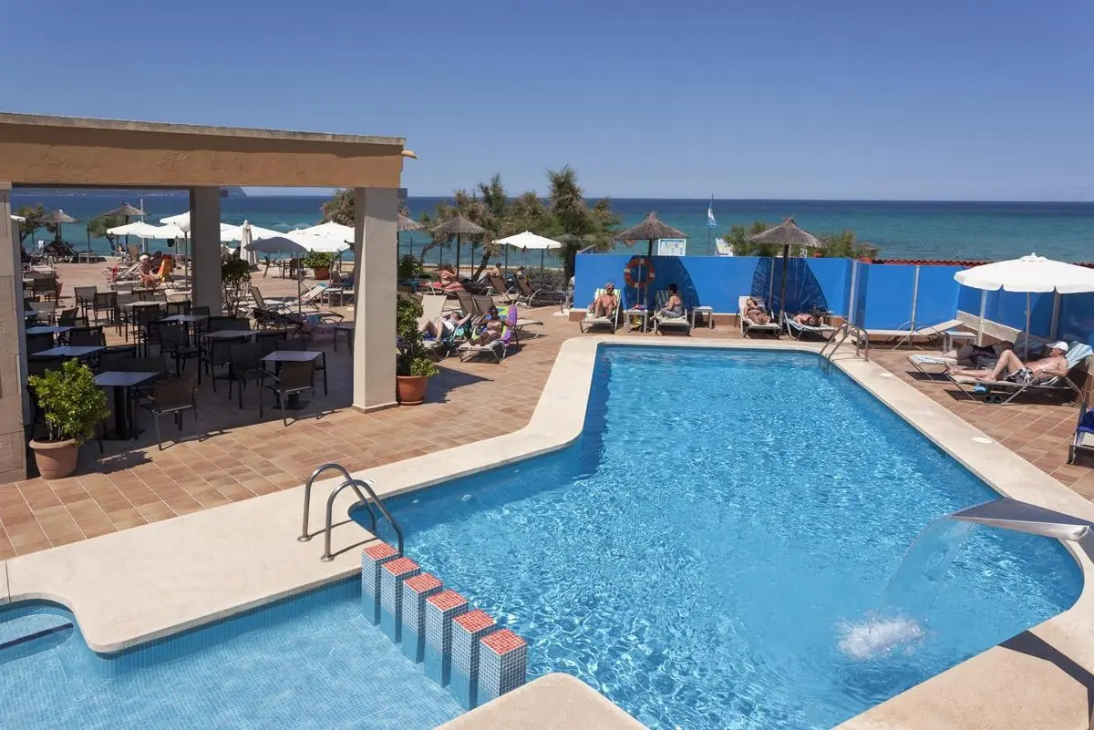 Basen w hotelu Ferrer Concorde Hotel & Spa