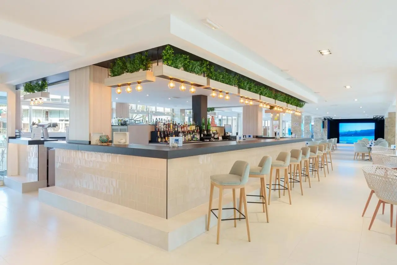 Restauracja i jedzenie w hotelu Ferrer Janeiro Hotel & Spa
