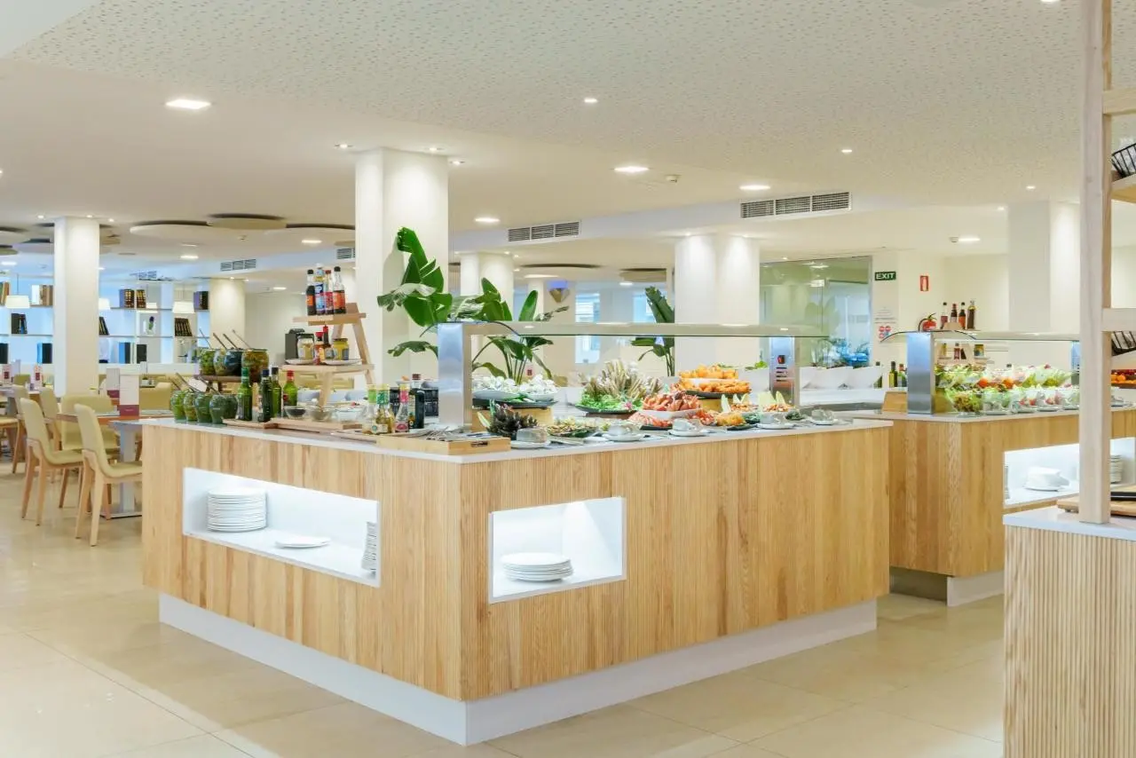 Restauracja i jedzenie w hotelu Ferrer Janeiro Hotel & Spa