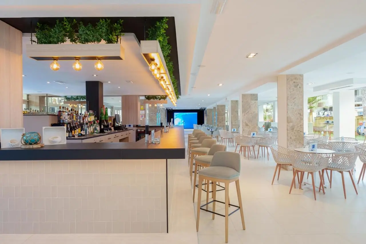 Restauracja i jedzenie w hotelu Ferrer Janeiro Hotel & Spa