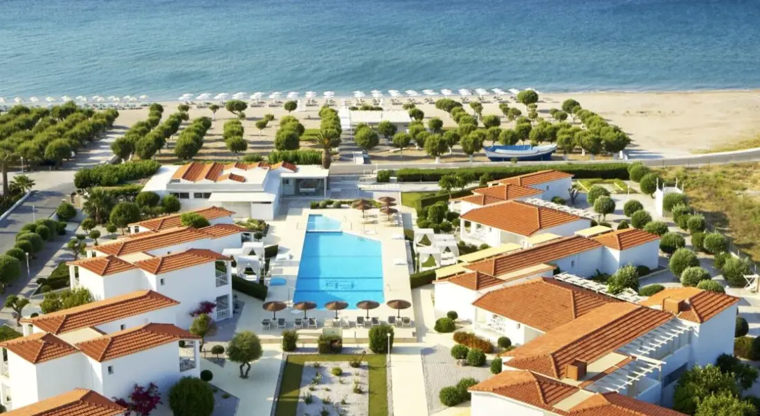 Basen w hotelu Fito Aqua Bleu Resort