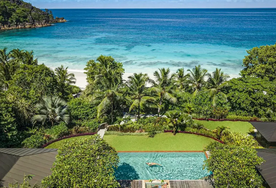 Widok z hotelu Four Seasons Resort Seychelles