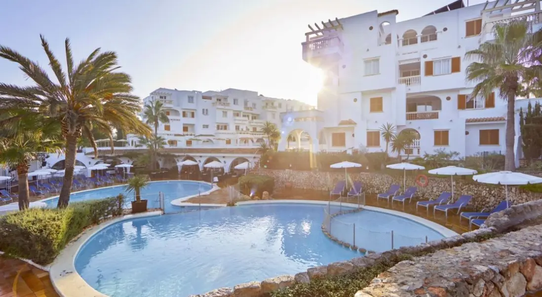 Basen w hotelu Gavimar La Miranda Club Resort