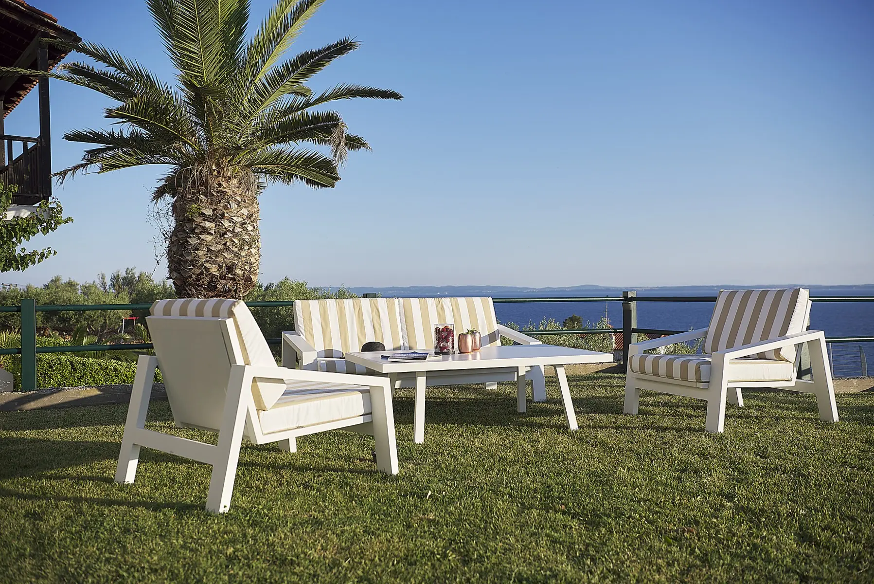 Glavas Inn — GLAVAS INN