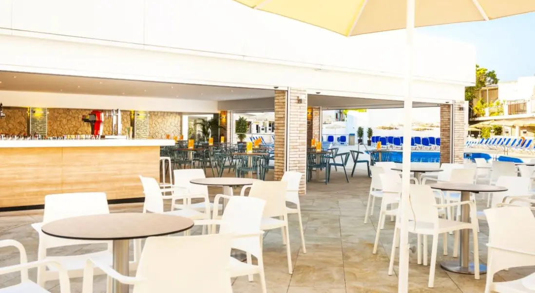 Restauracja i jedzenie w hotelu Globales Condes de Alcudia