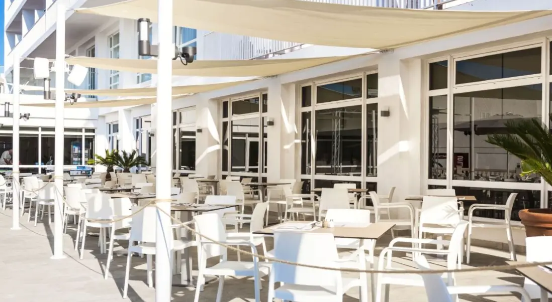 Restauracja i jedzenie w hotelu Globales Condes de Alcudia