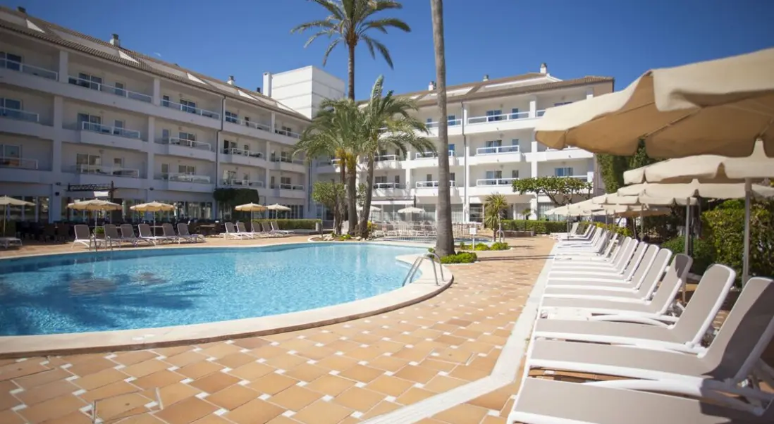 Basen w hotelu Grupotel Alcudia Suite