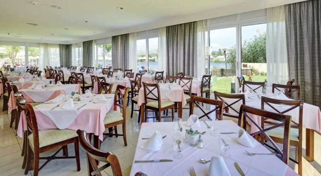 Restauracja i jedzenie w hotelu Grupotel Amapola