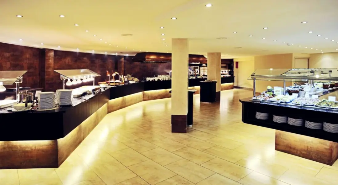 Restauracja i jedzenie w hotelu Grupotel Orient