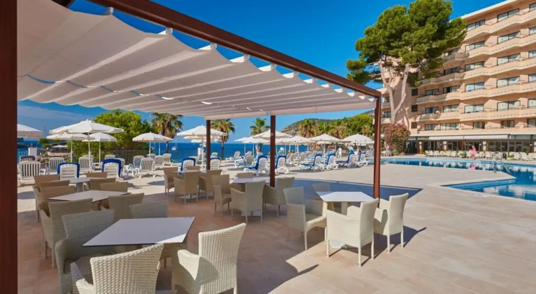 Basen w hotelu Grupotel Playa Camp de Mar