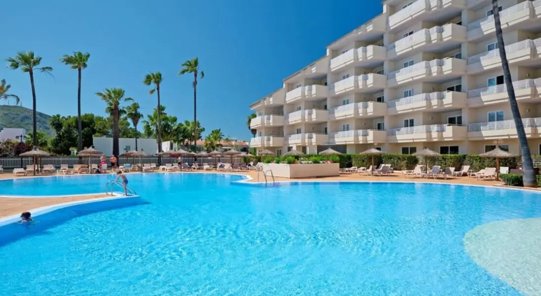 Basen w hotelu Grupotel Port dAlcudia