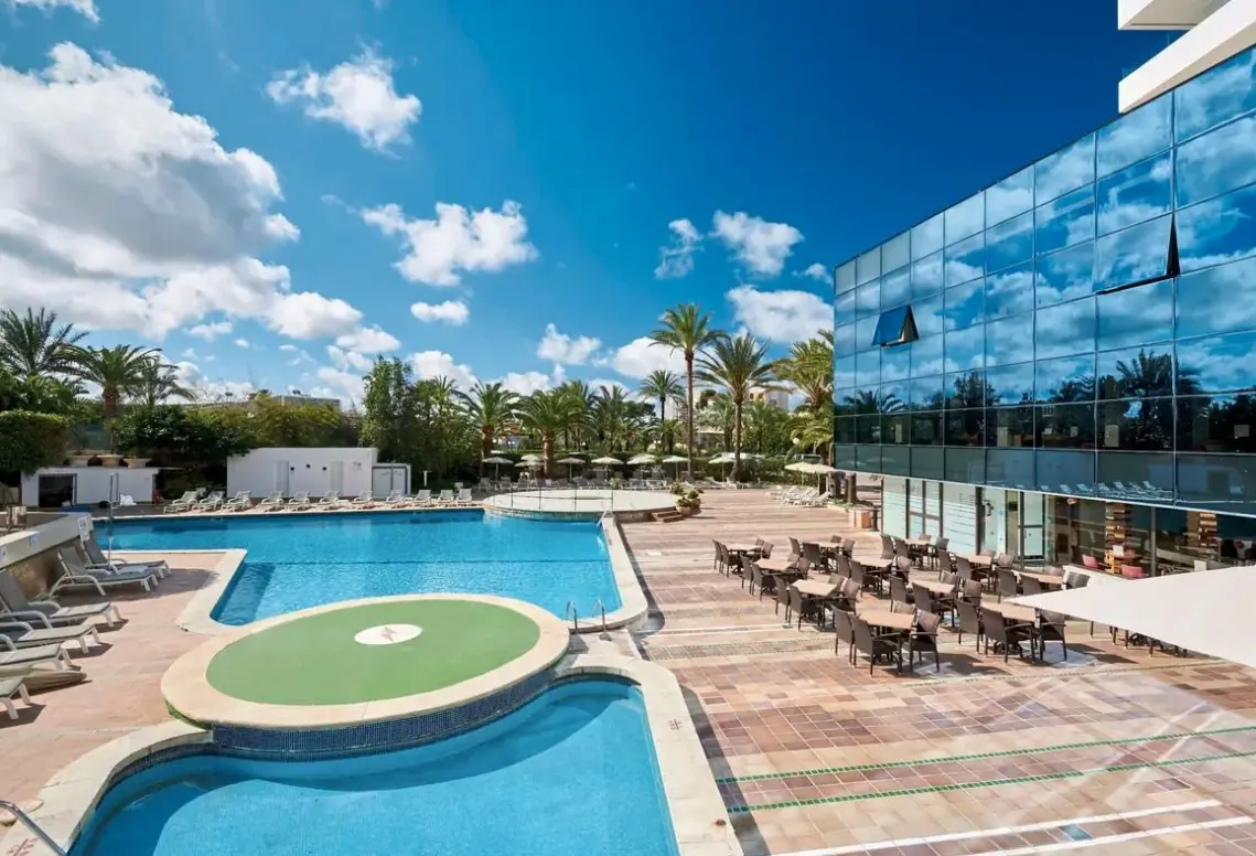 Basen w hotelu Grupotel Taurus Park