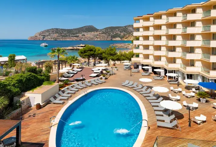 Basen w hotelu H10 Blue Mar