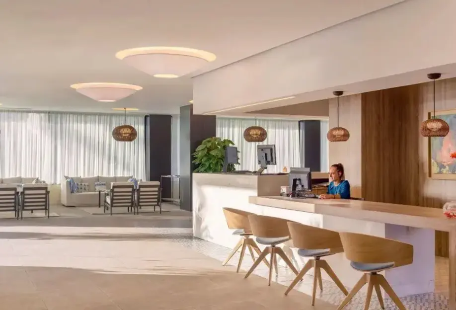 Lobby hotelu H10 Casa del Mar