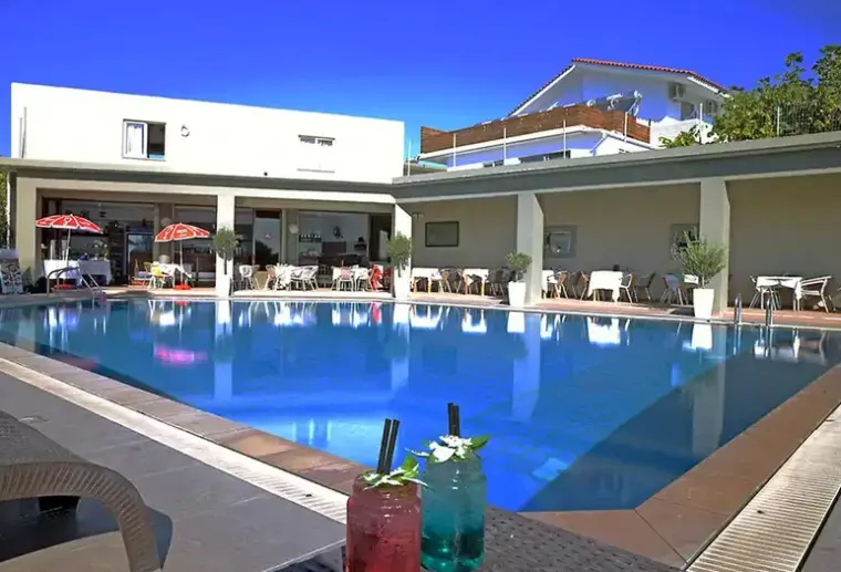 Basen w hotelu Hillside Studios and Apartments
