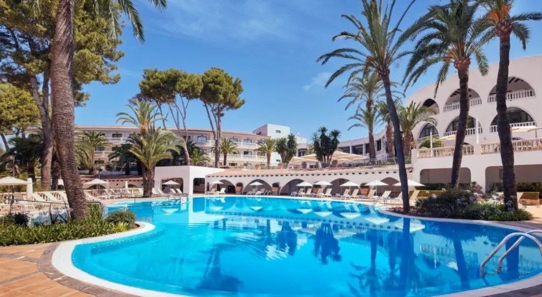 Basen w hotelu Hilton Hotel Galatzo