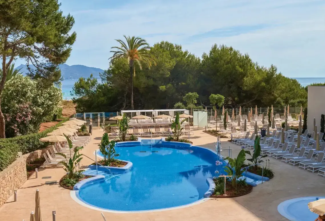 Basen w hotelu Hipotels Bahia Cala Millor