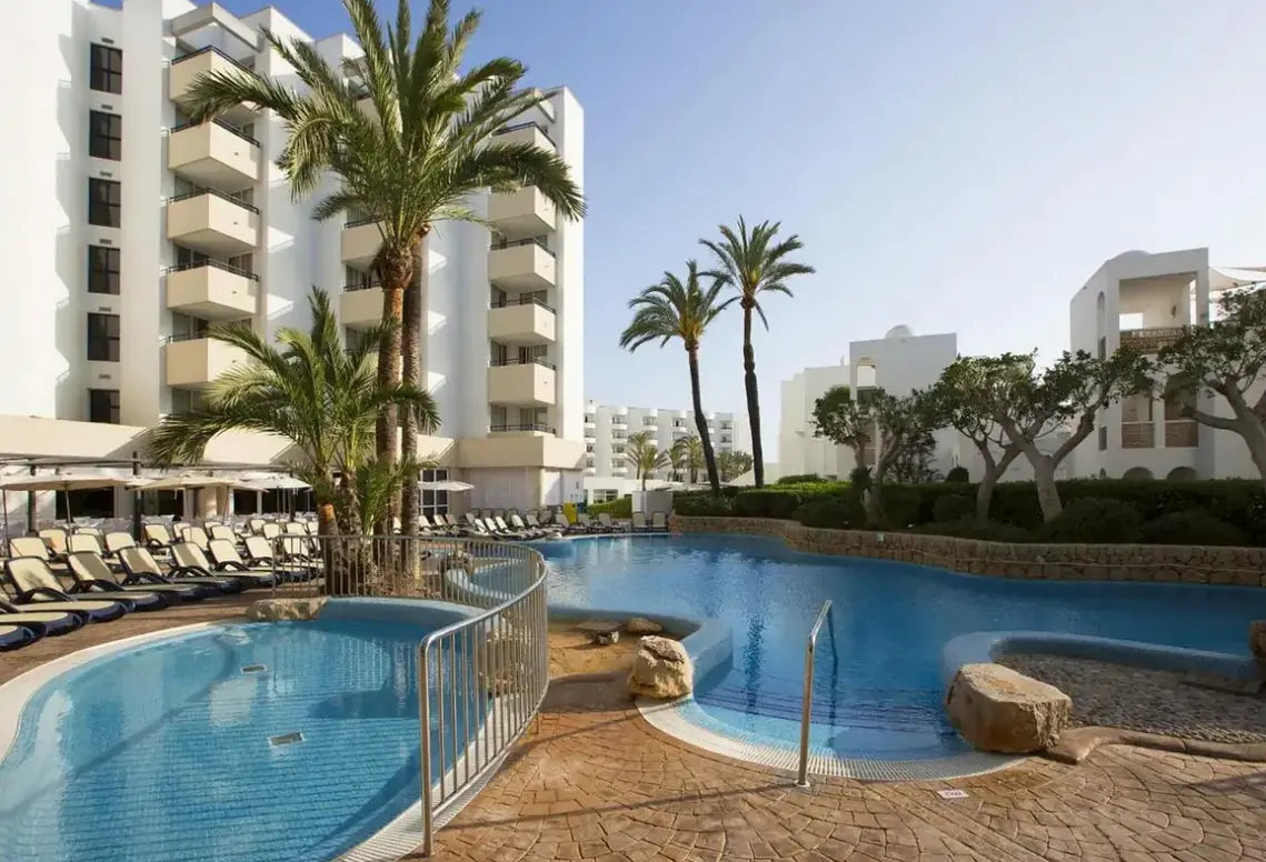 Basen w hotelu Hipotels Bahia Grande