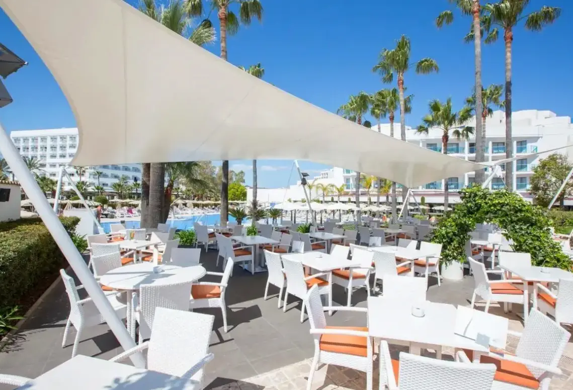 Restauracja i jedzenie w hotelu Hipotels Cala Millor Park Hotel