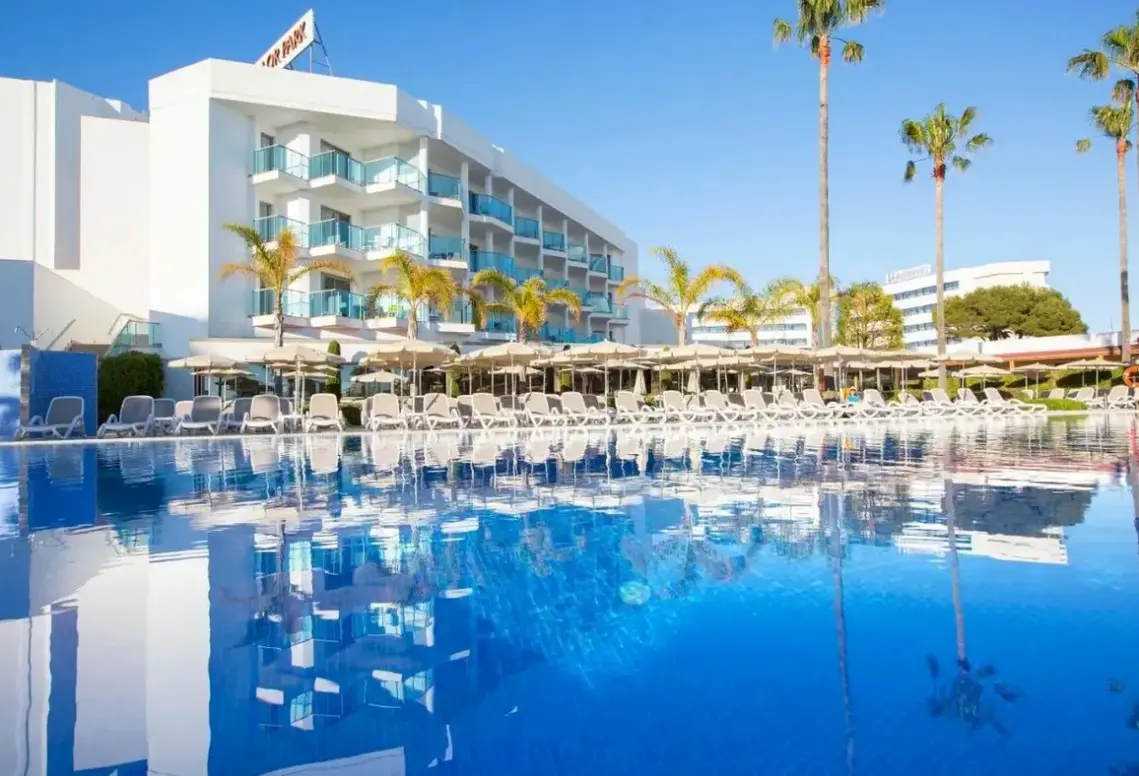Basen w hotelu Hipotels Cala Millor Park Hotel