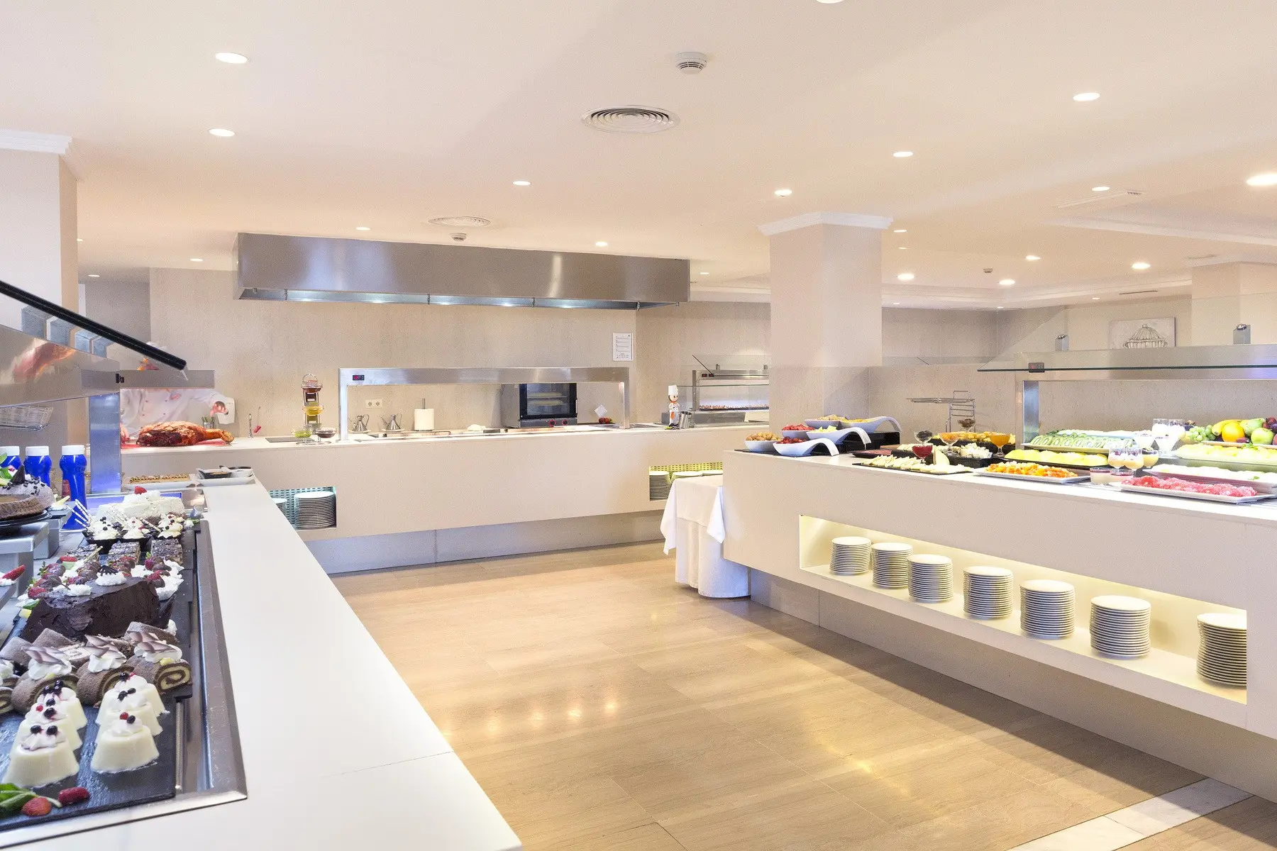 Restauracja i jedzenie w hotelu Hipotels Mercedes