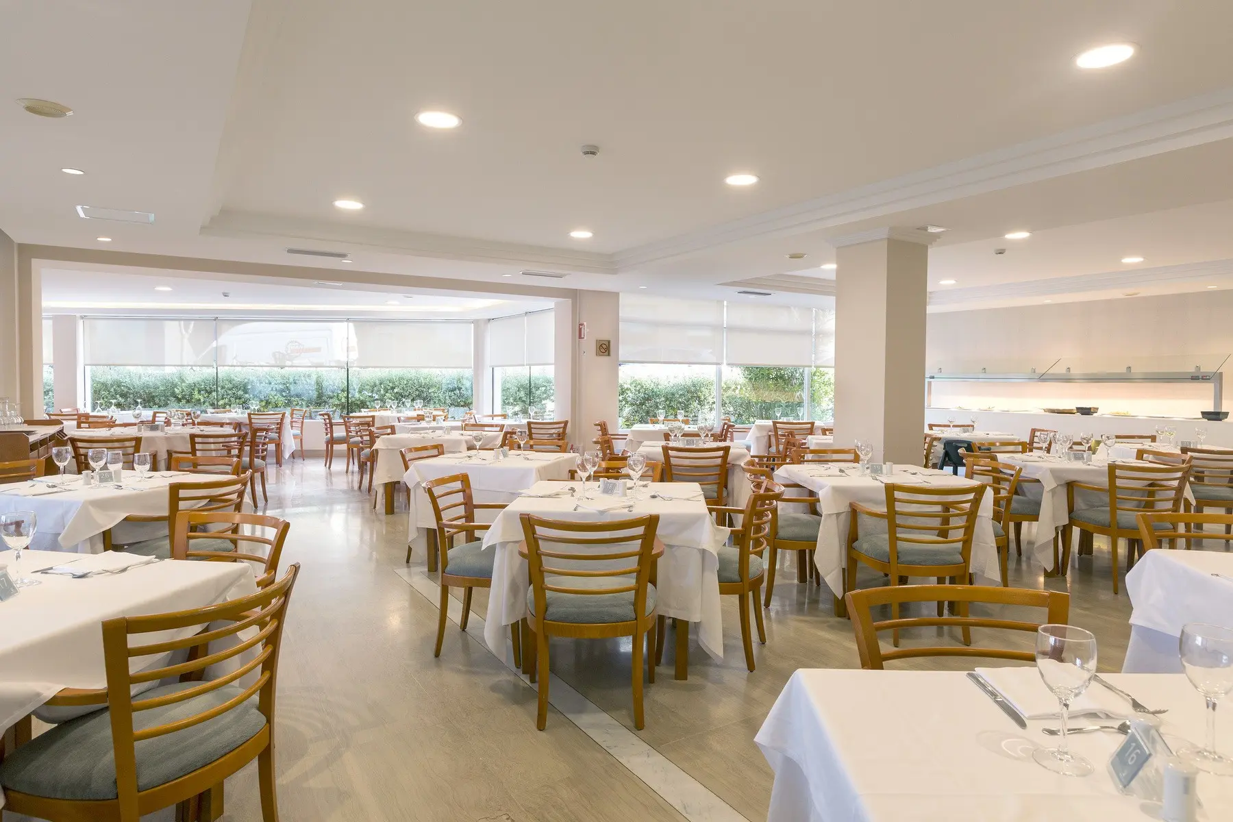 Restauracja i jedzenie w hotelu Hipotels Mercedes