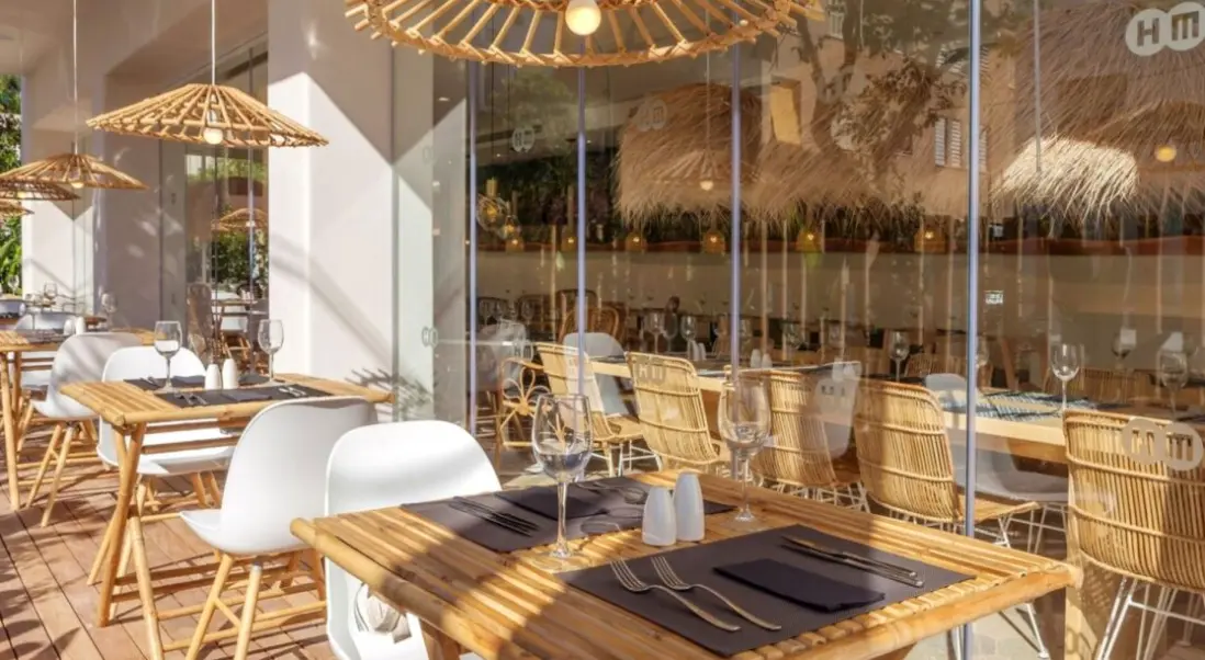 Restauracja i jedzenie w hotelu HM Alma Beach - Adults Only