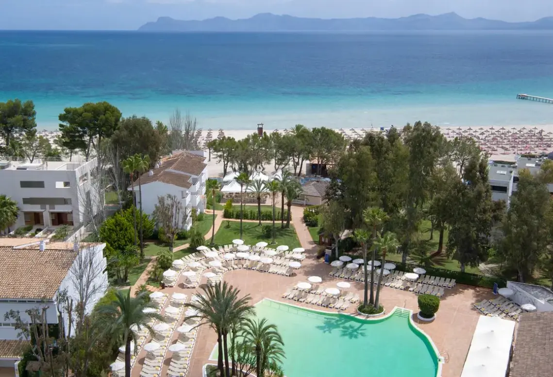 Basen w hotelu Iberostar Waves Ciudad Blanca