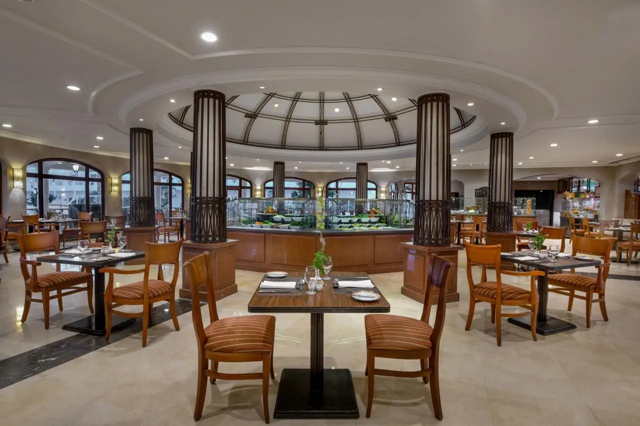 Restauracja i jedzenie w hotelu Iberotel Palace Sharm El Sheikh