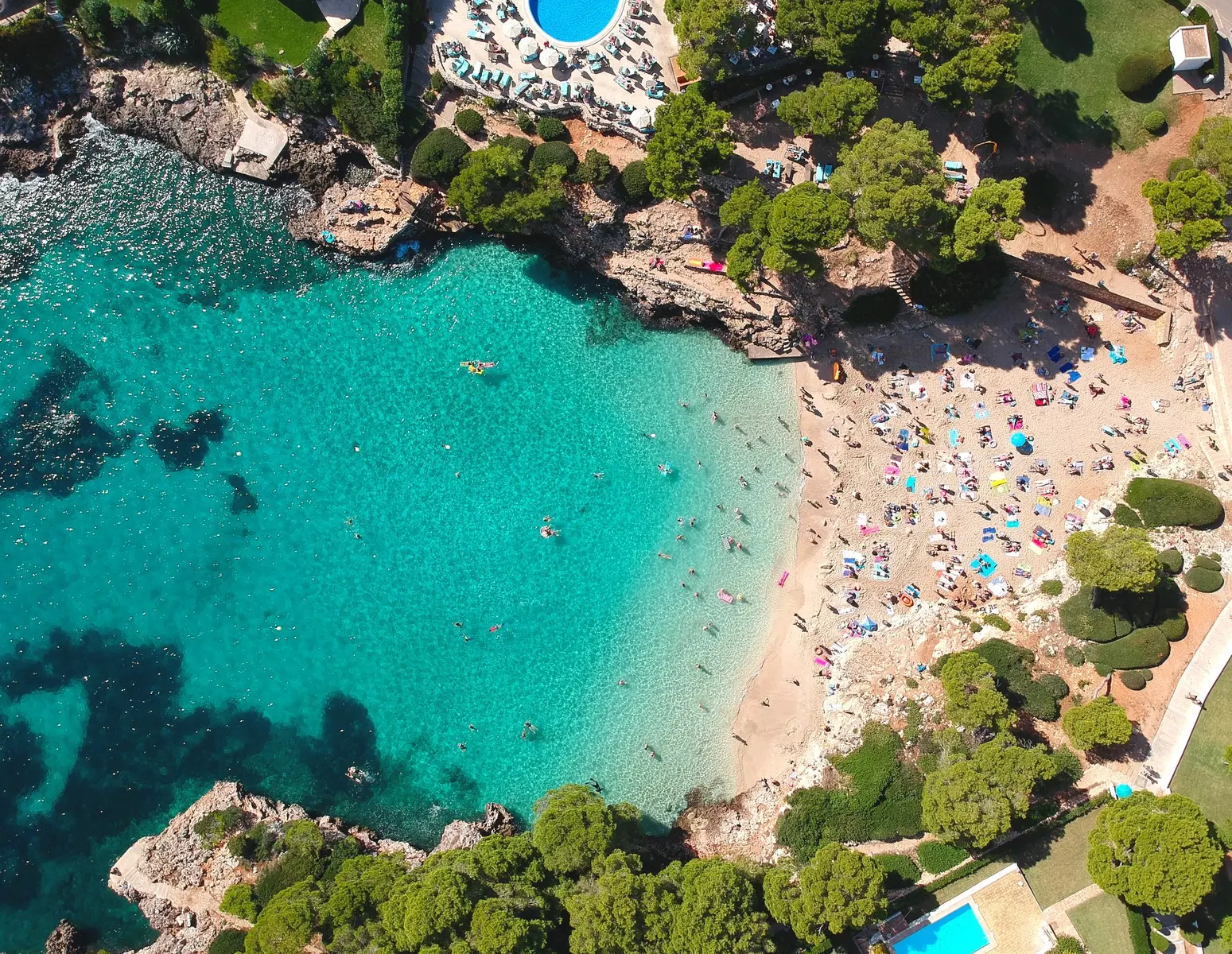 Plaża przy hotelu Inturotel Cala Esmeralda Beach Hotel & Spa