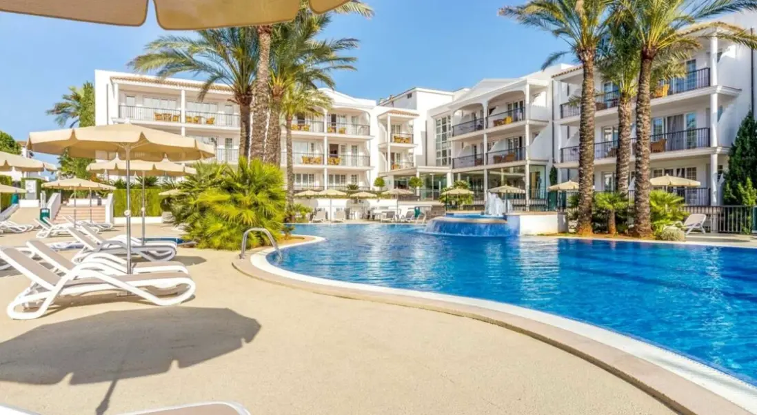 Basen w hotelu Inturotel Sa Marina
