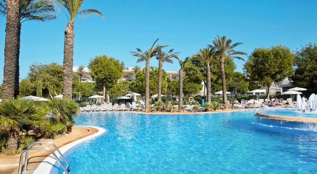 Basen w hotelu Inturotel Sa Marina