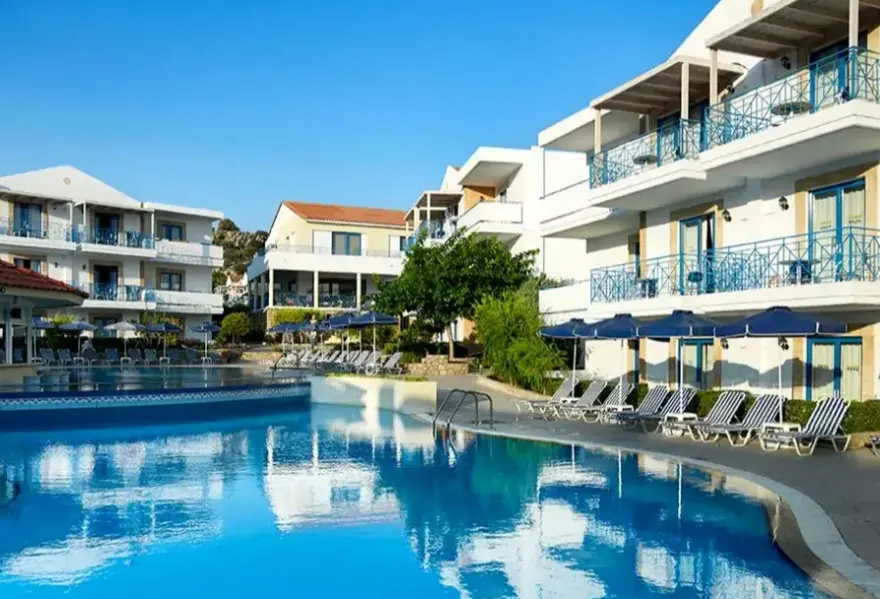 Basen w hotelu Island Blue Hotel