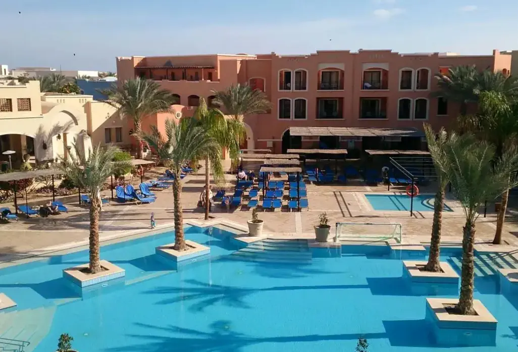 Basen w hotelu Jaz Neo Dar El Madina