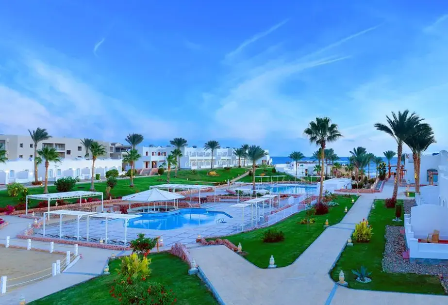 Basen w hotelu Jaz Neo Reef Marsa
