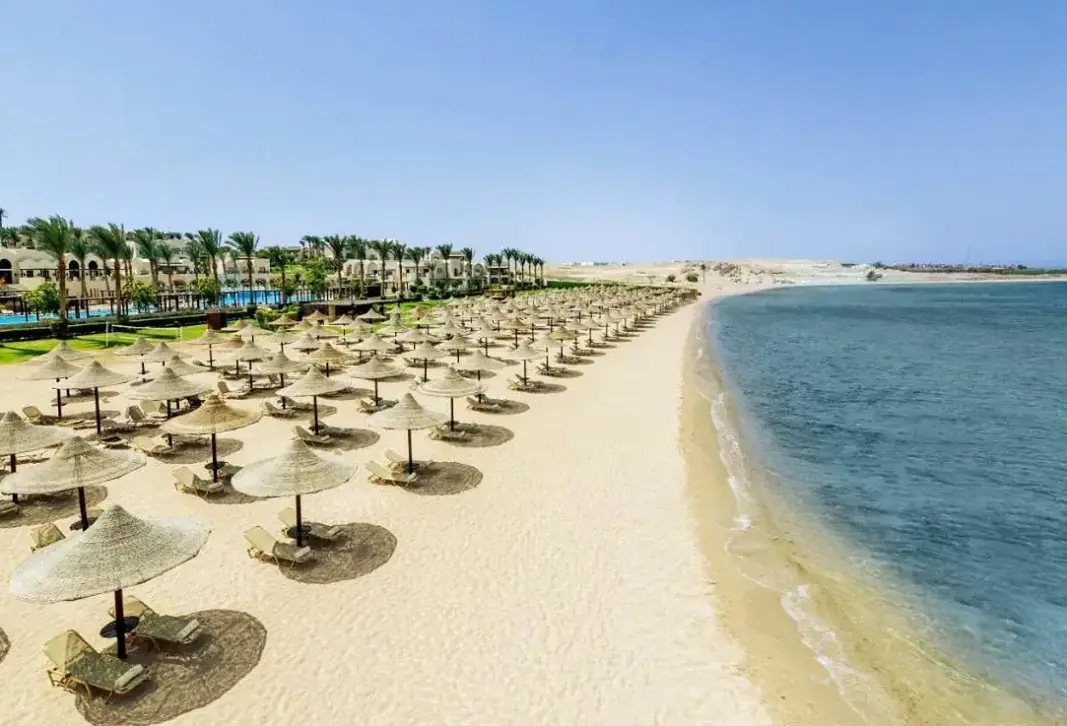 Plaża przy hotelu Jaz Neo Sharks Bay