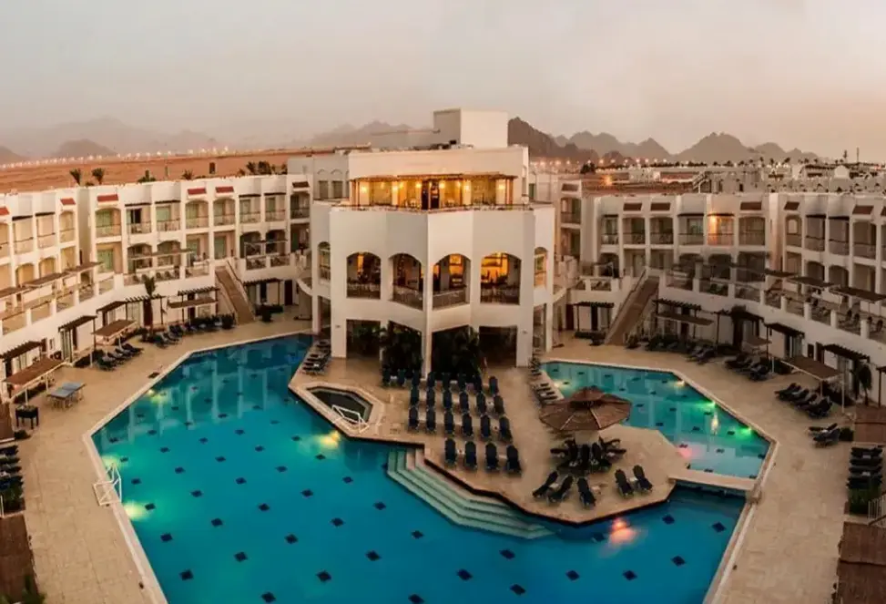Basen w hotelu Jaz Neo Sharks Bay