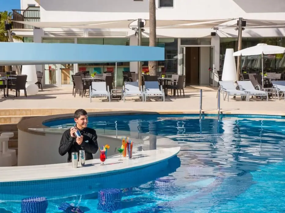 Basen w hotelu JS Palma Stay