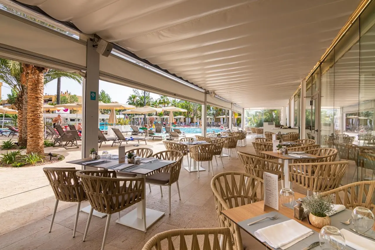 Restauracja i jedzenie w hotelu JS Sol de Alcudia