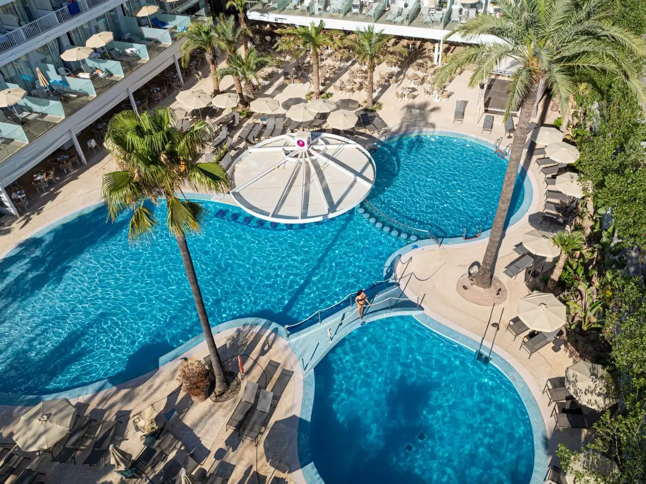Basen w hotelu JS Sol de Alcudia