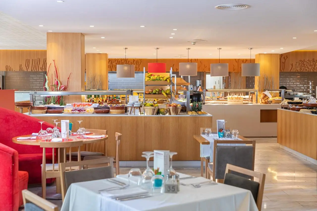 Restauracja i jedzenie w hotelu JS Sol de Alcudia