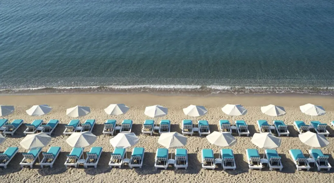 Plaża przy hotelu Kouros Seasight Resort